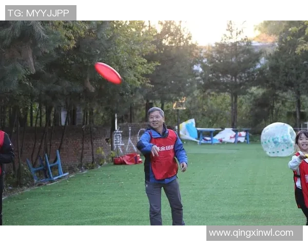 飞盘战术揭秘：广州飞盘队的包夹策略与团队协作分析